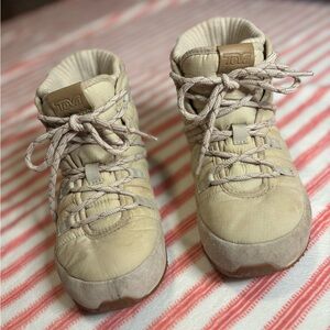 Teva Ember Ankle Puffer Lace-Up Boots, Beige, Women’s sz 6